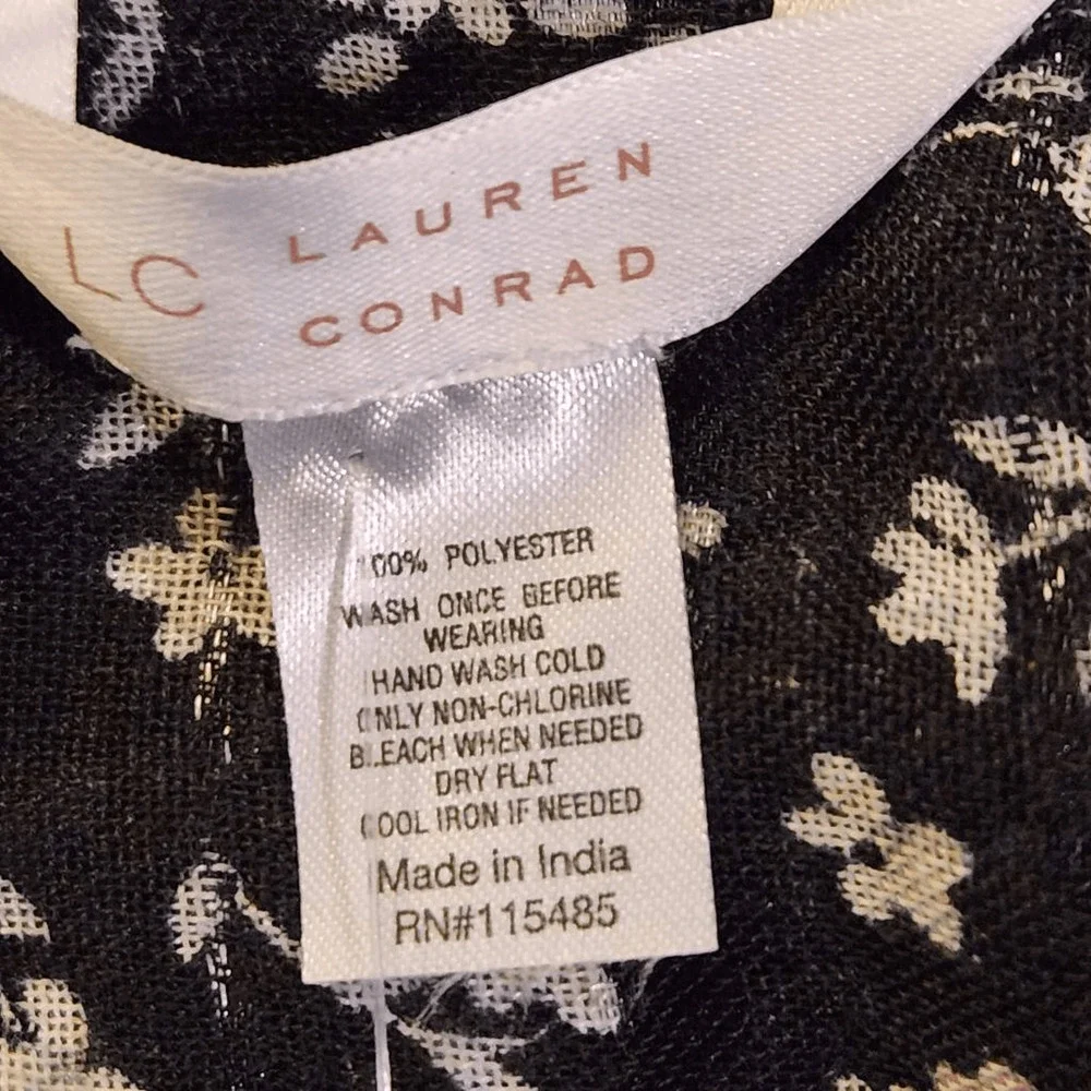 Lauren Conrad Blue and White Floral Wrap One Size NWT (7176)